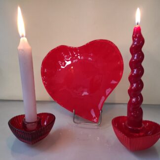 Κηροπήγια καρδιάς-κόκκινη πιατέλα καρδιά