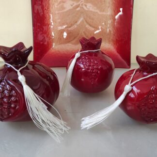 Διακοσμητικό σετ ρόδια και κόκκινη πιατέλα