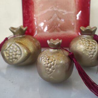 Σετ χρυσά ρόδια και κόκκινη χριστουγεννιάτικη πιάτελα