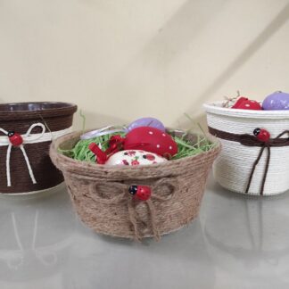 Ψάθινα πασχαλινά καλαθάκια με φιογκάκι